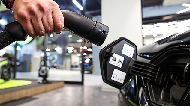 OTOMOBİLDE HİBRİT VE ELEKTRİKLİ ARAÇLARIN PAYI YÜKSELİYOR